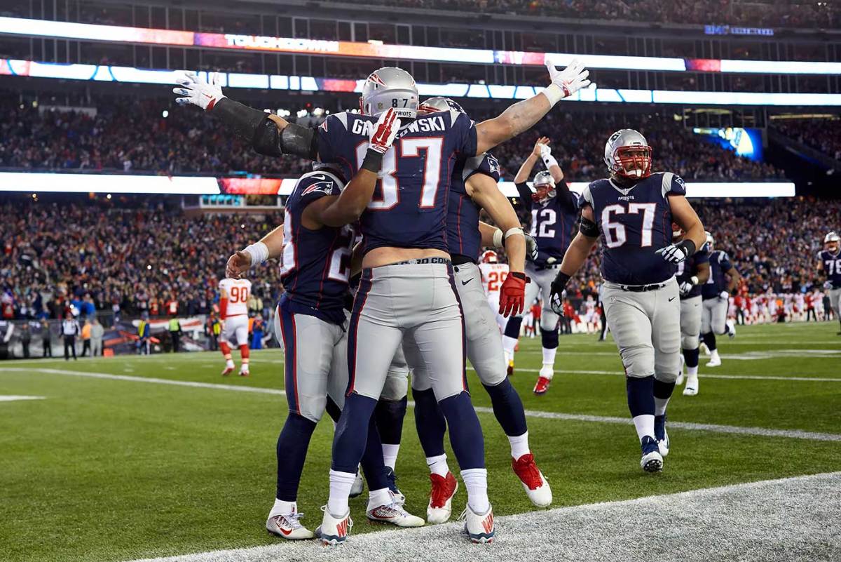 09-AFC-Divisional-Playoffs-Rob-Gronkowski-SI180_TK1_01399.jpg